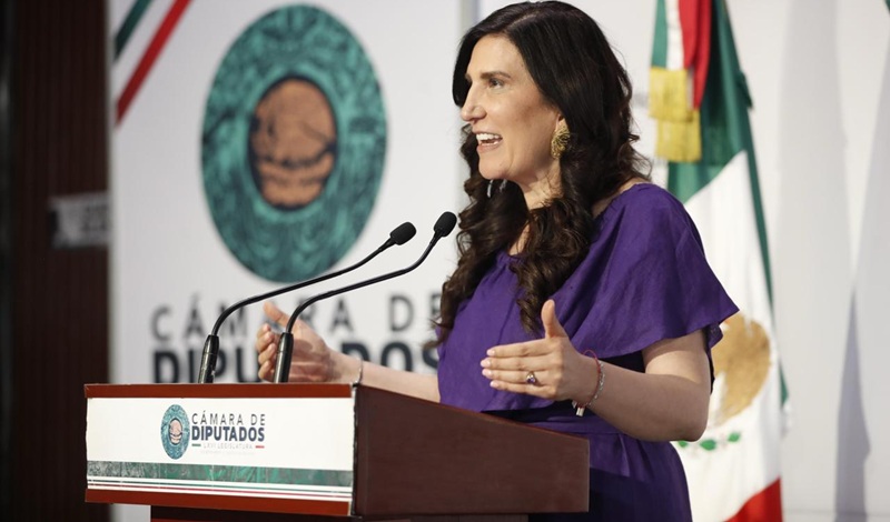 Kenia López Rabadán